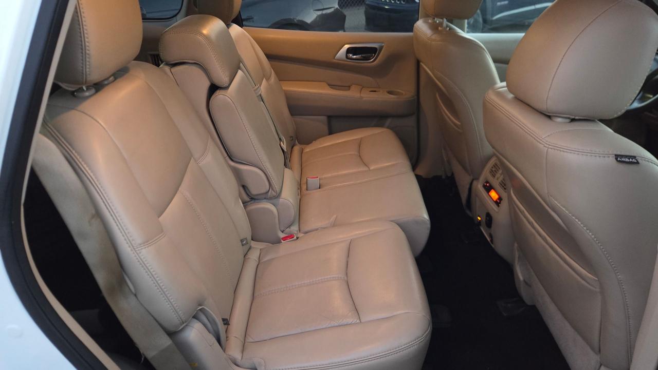 2016 Nissan Pathfinder SL PREMIUM - Photo #9