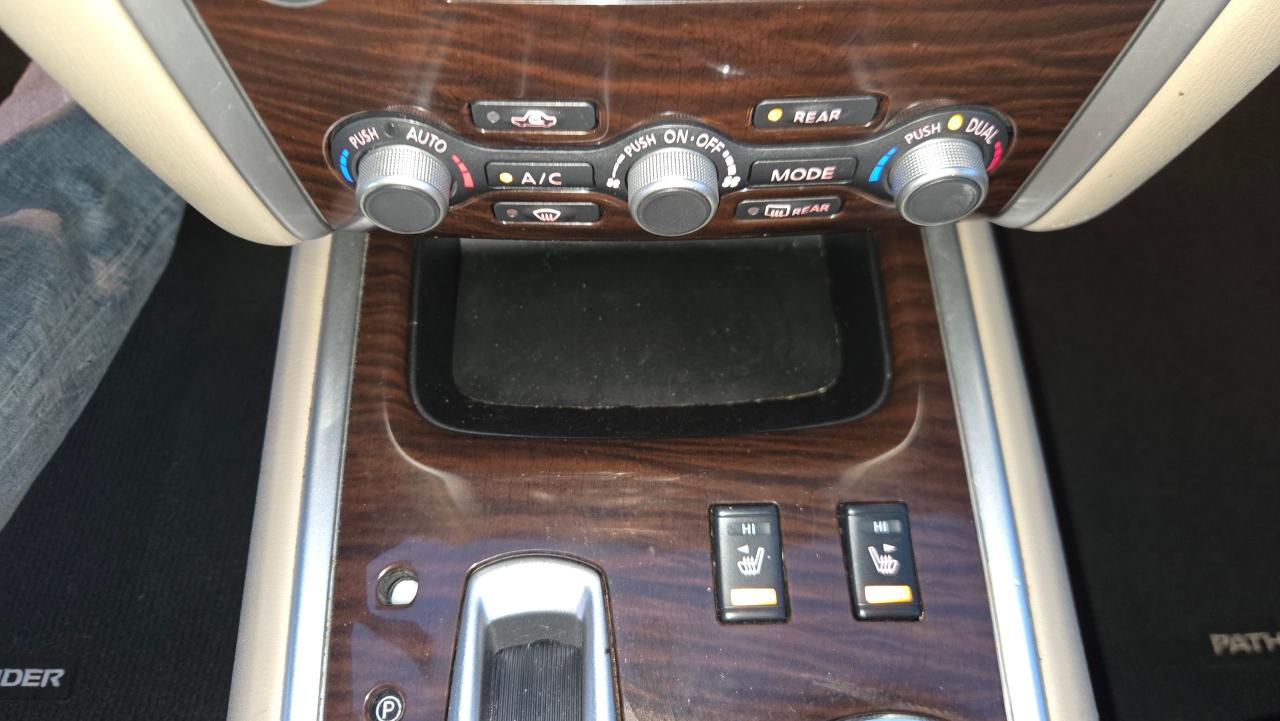 2016 Nissan Pathfinder SL PREMIUM - Photo #16