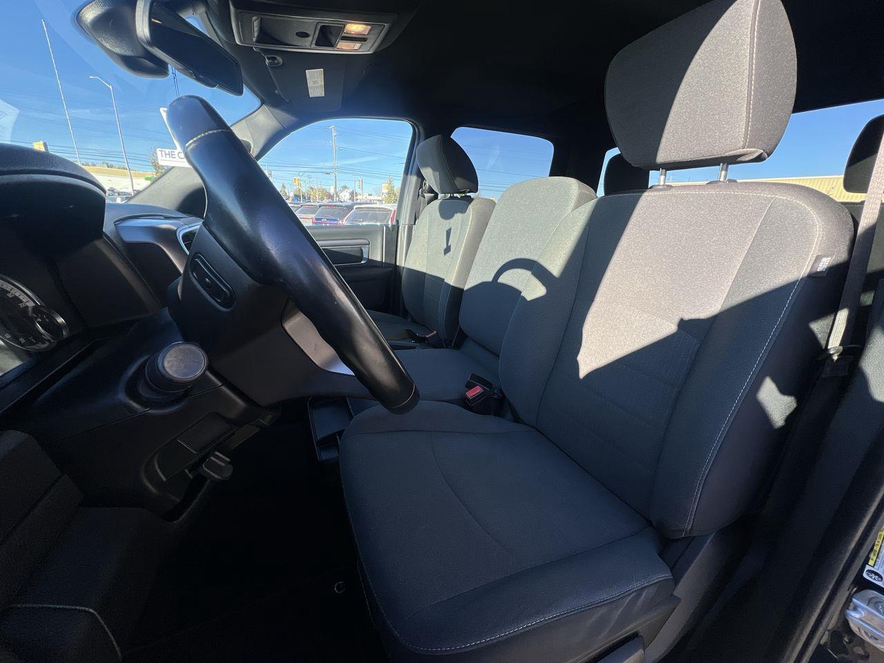 2022 RAM 1500 Classic SLT WARLOCK, 6 PASSENGER, BACK UP CAM, SIRIUS XM!! Photo2