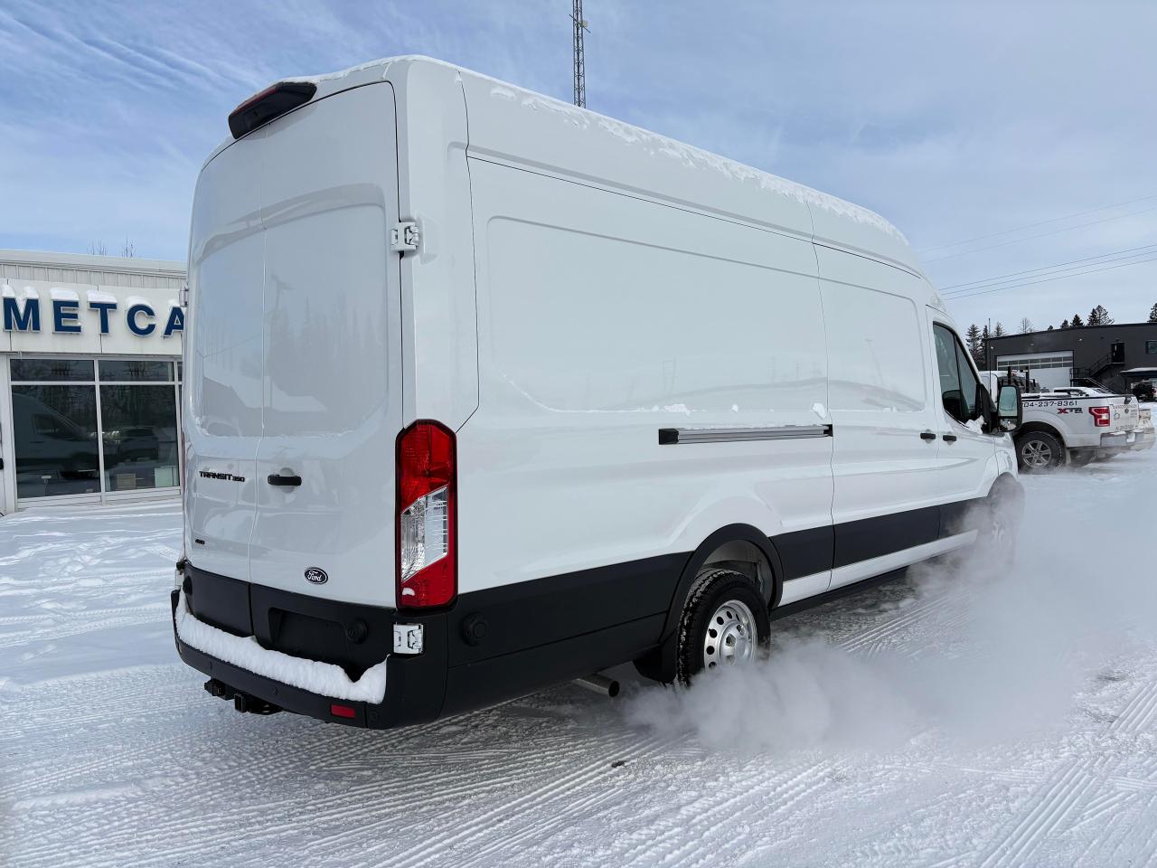 2026 Ford Transit Cargo Van BASE T-350 148 EL Hi Rf 9500 GVWR AWD Photo4