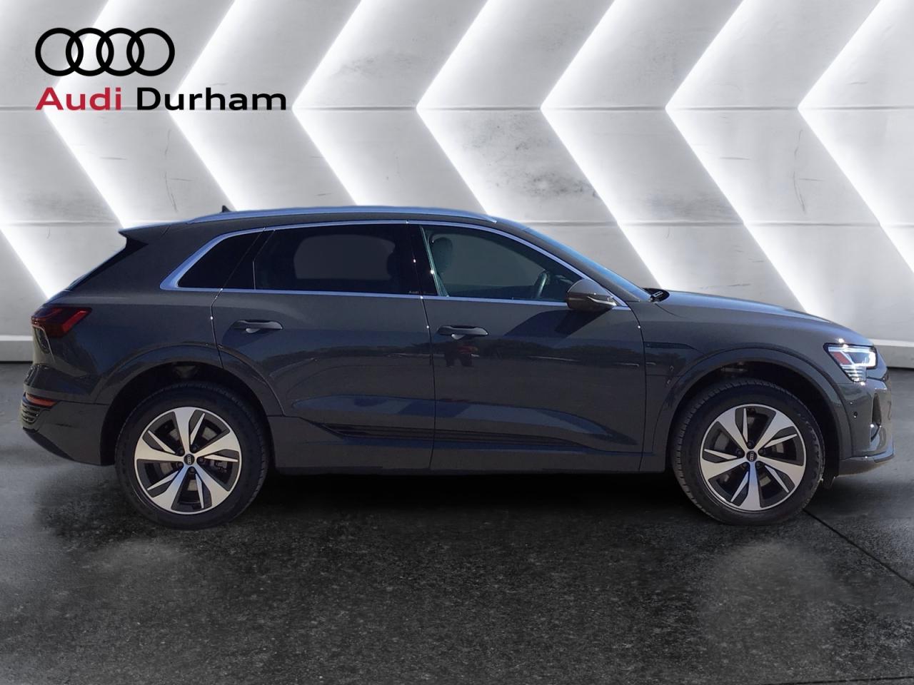 2024 Audi Q8 e-tron quattro + Technology Pkg | Low Kms! Photo4