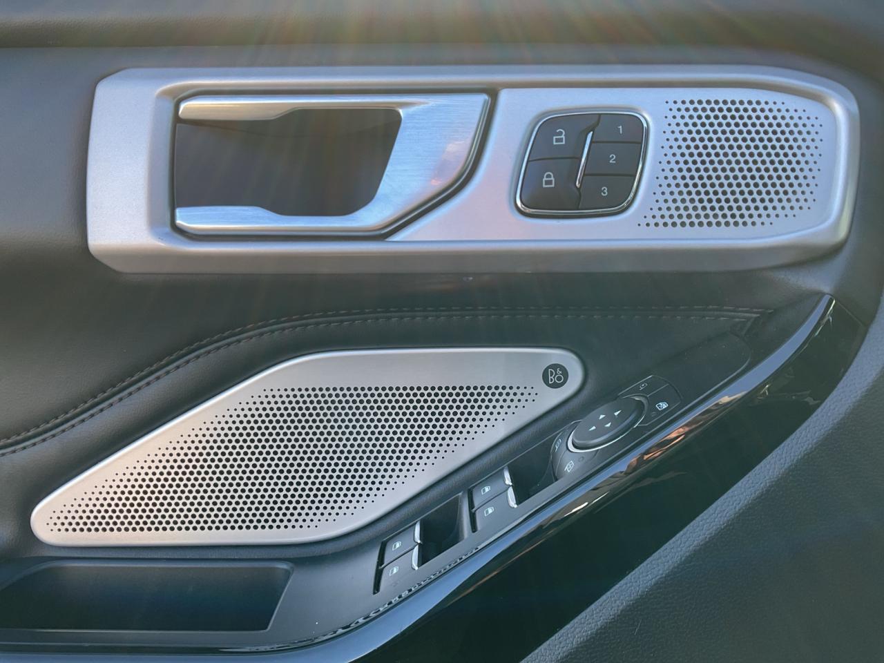 2022 Ford Explorer TECH PKG / B&O AUDIO / RMT START / TRAILER TOW Photo