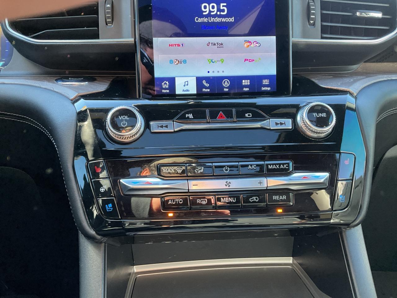 2022 Ford Explorer TECH PKG / B&O AUDIO / RMT START / TRAILER TOW Photo