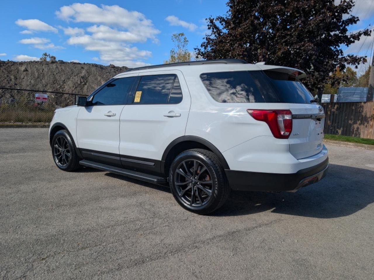 2017 Ford Explorer XLT  **TECH PKG - XLT APP. PKG** Photo2