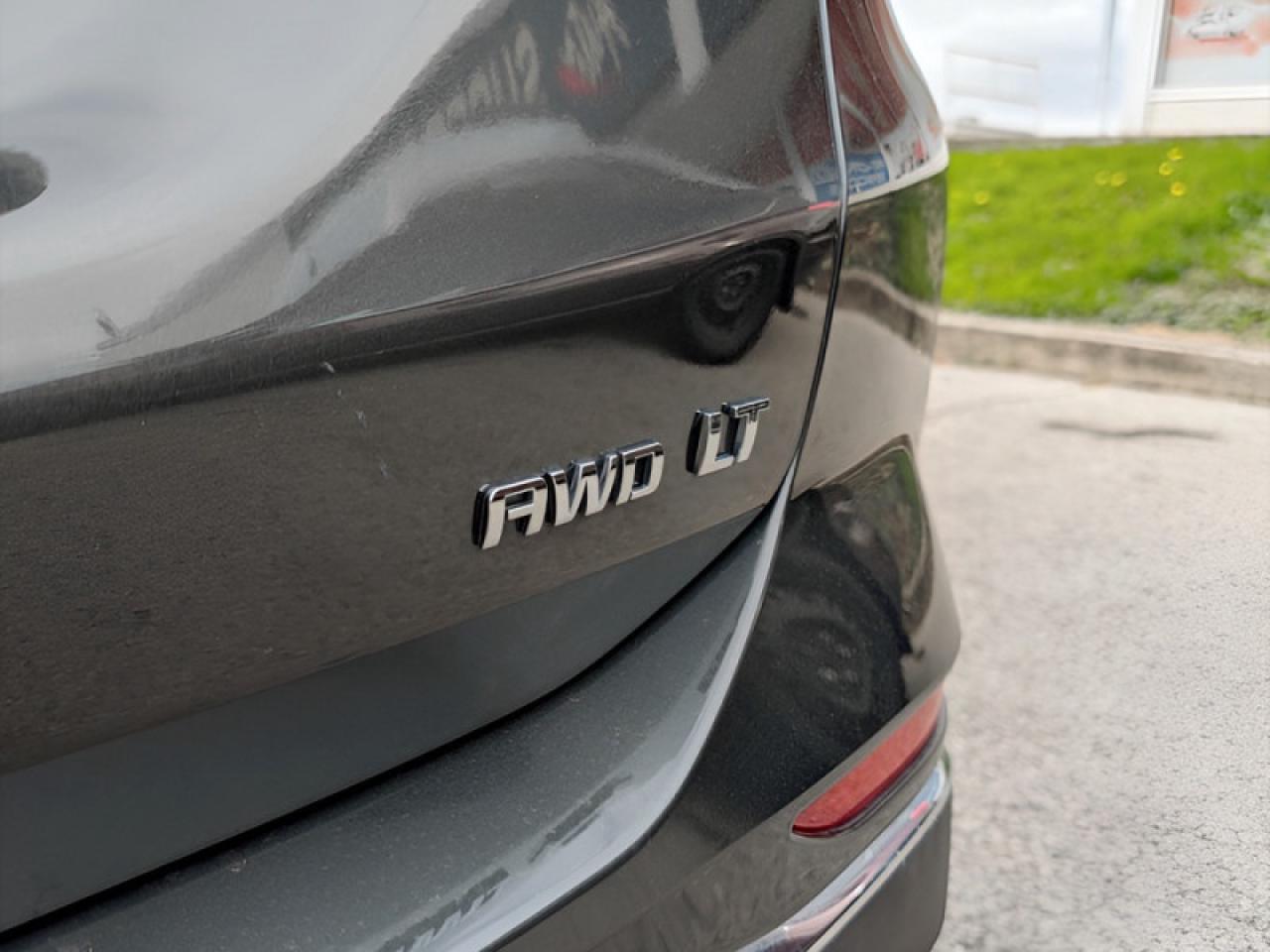 2019 Chevrolet Equinox LT w/1LT  **LOW KMS - 29 SERV. RECS.** Photo