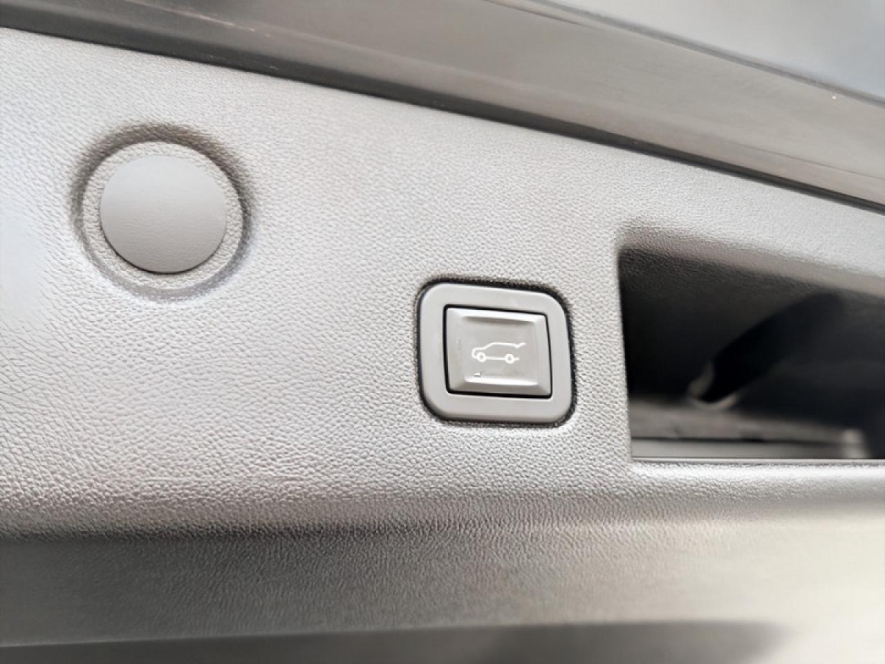 2019 Chevrolet Equinox LT w/1LT  **LOW KMS - 29 SERV. RECS.** Photo