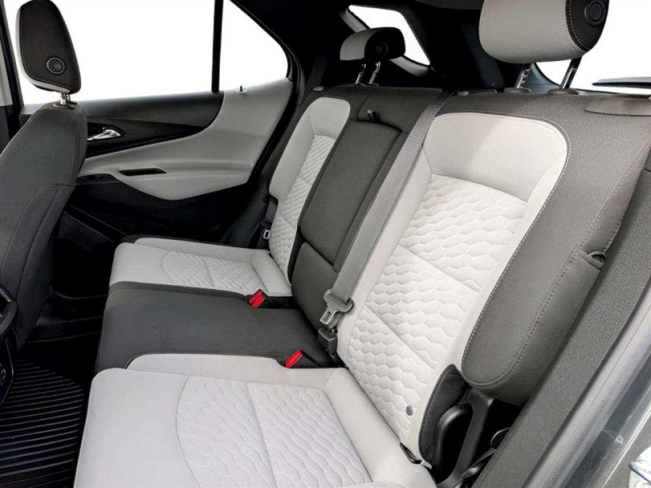 2019 Chevrolet Equinox LT w/1LT  **LOW KMS - 29 SERV. RECS.** Photo