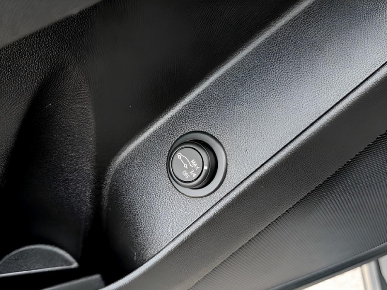 2019 Chevrolet Equinox LT w/1LT  **LOW KMS - 29 SERV. RECS.** Photo