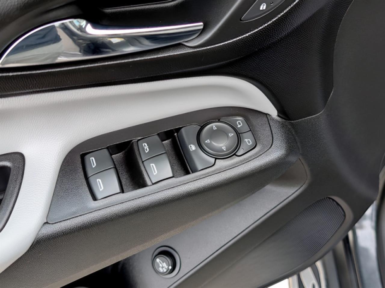 2019 Chevrolet Equinox LT w/1LT  **LOW KMS - 29 SERV. RECS.** Photo