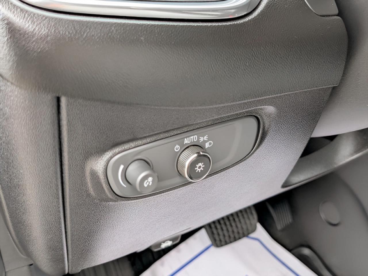 2019 Chevrolet Equinox LT w/1LT  **LOW KMS - 29 SERV. RECS.** Photo