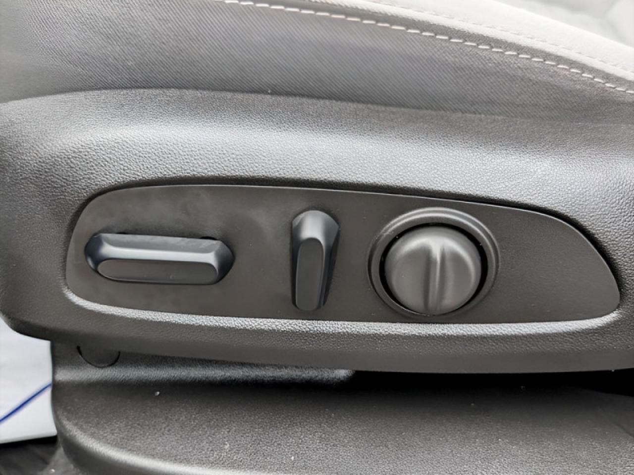 2019 Chevrolet Equinox LT w/1LT  **LOW KMS - 29 SERV. RECS.** Photo