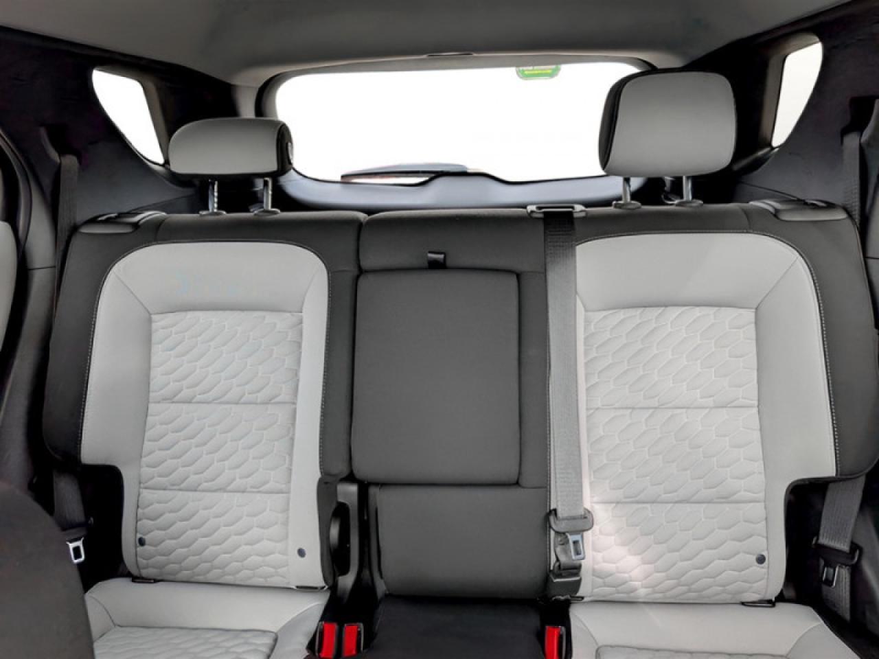 2019 Chevrolet Equinox LT w/1LT  **LOW KMS - 29 SERV. RECS.** Photo