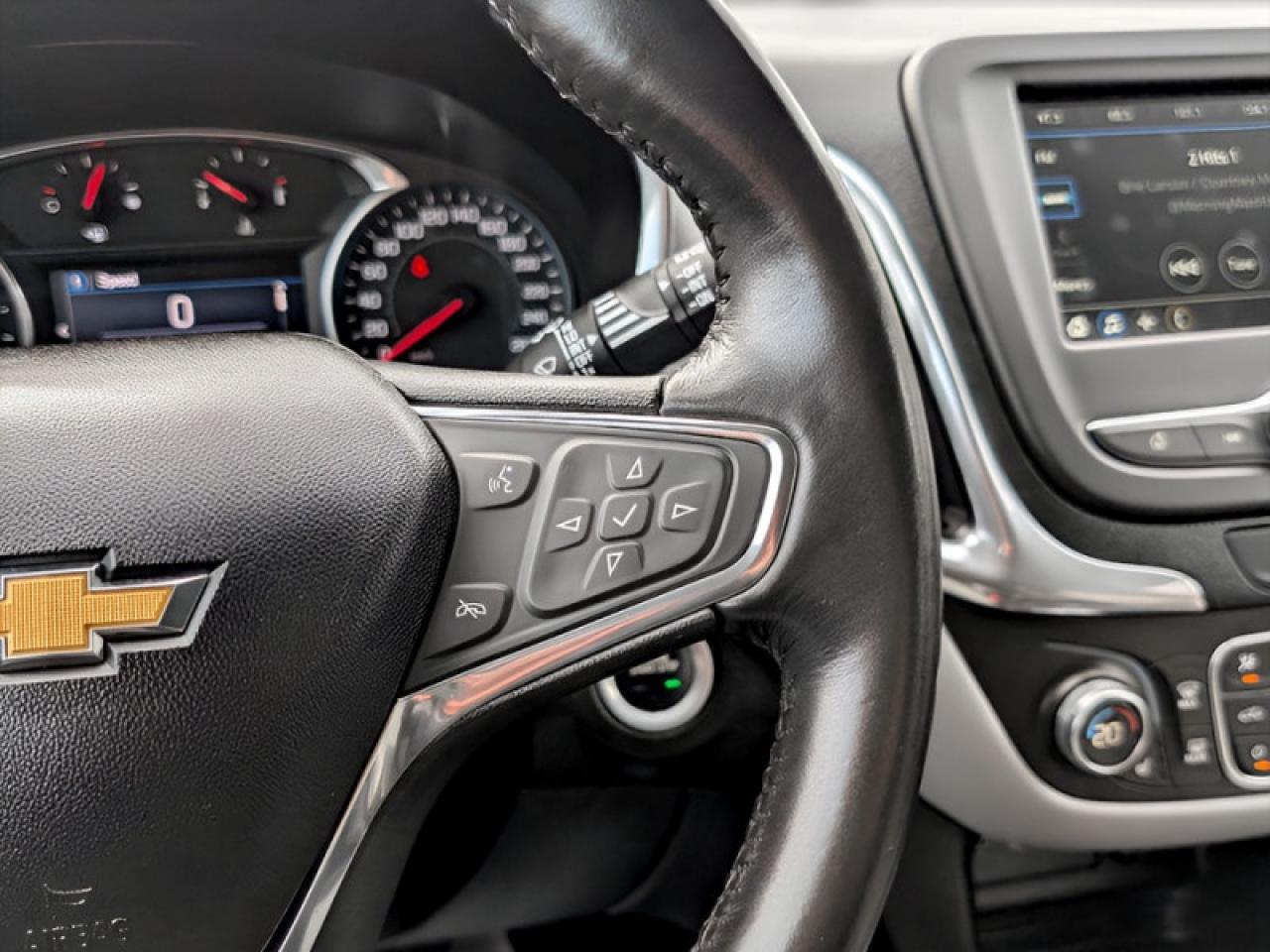 2019 Chevrolet Equinox LT w/1LT  **LOW KMS - 29 SERV. RECS.** Photo