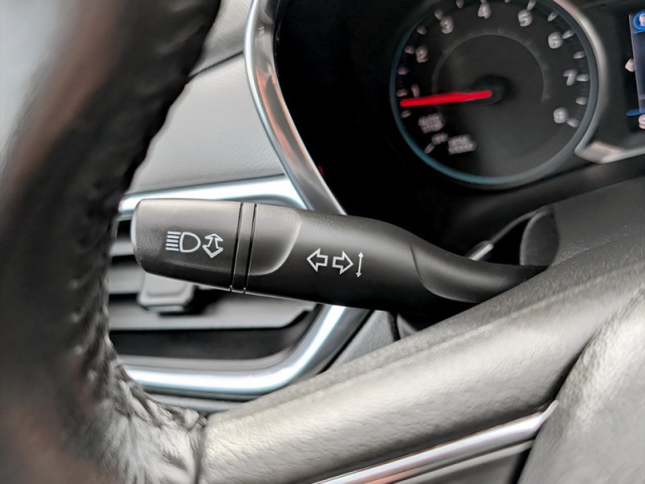 2019 Chevrolet Equinox LT w/1LT  **LOW KMS - 29 SERV. RECS.** Photo