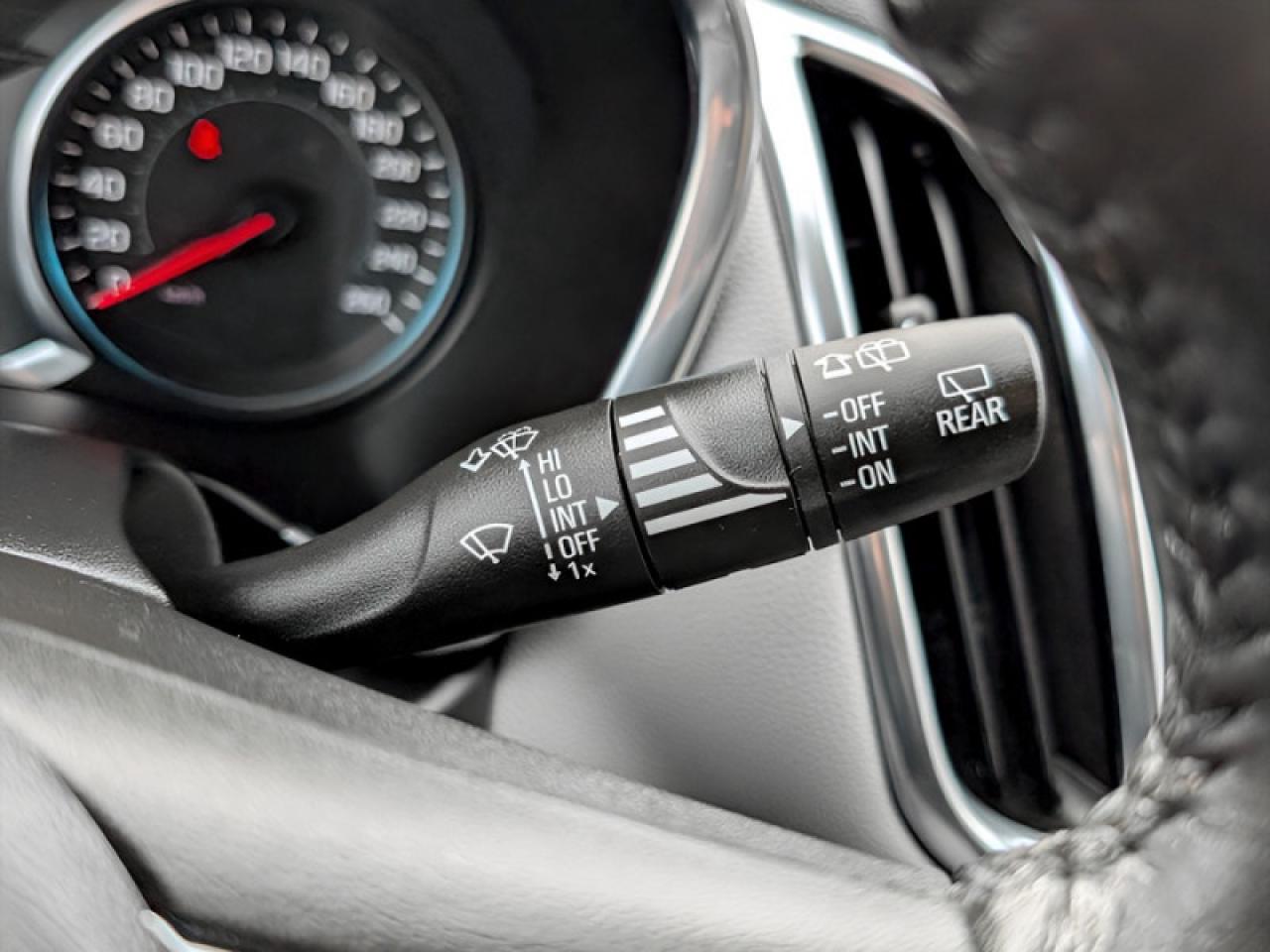 2019 Chevrolet Equinox LT w/1LT  **LOW KMS - 29 SERV. RECS.** Photo