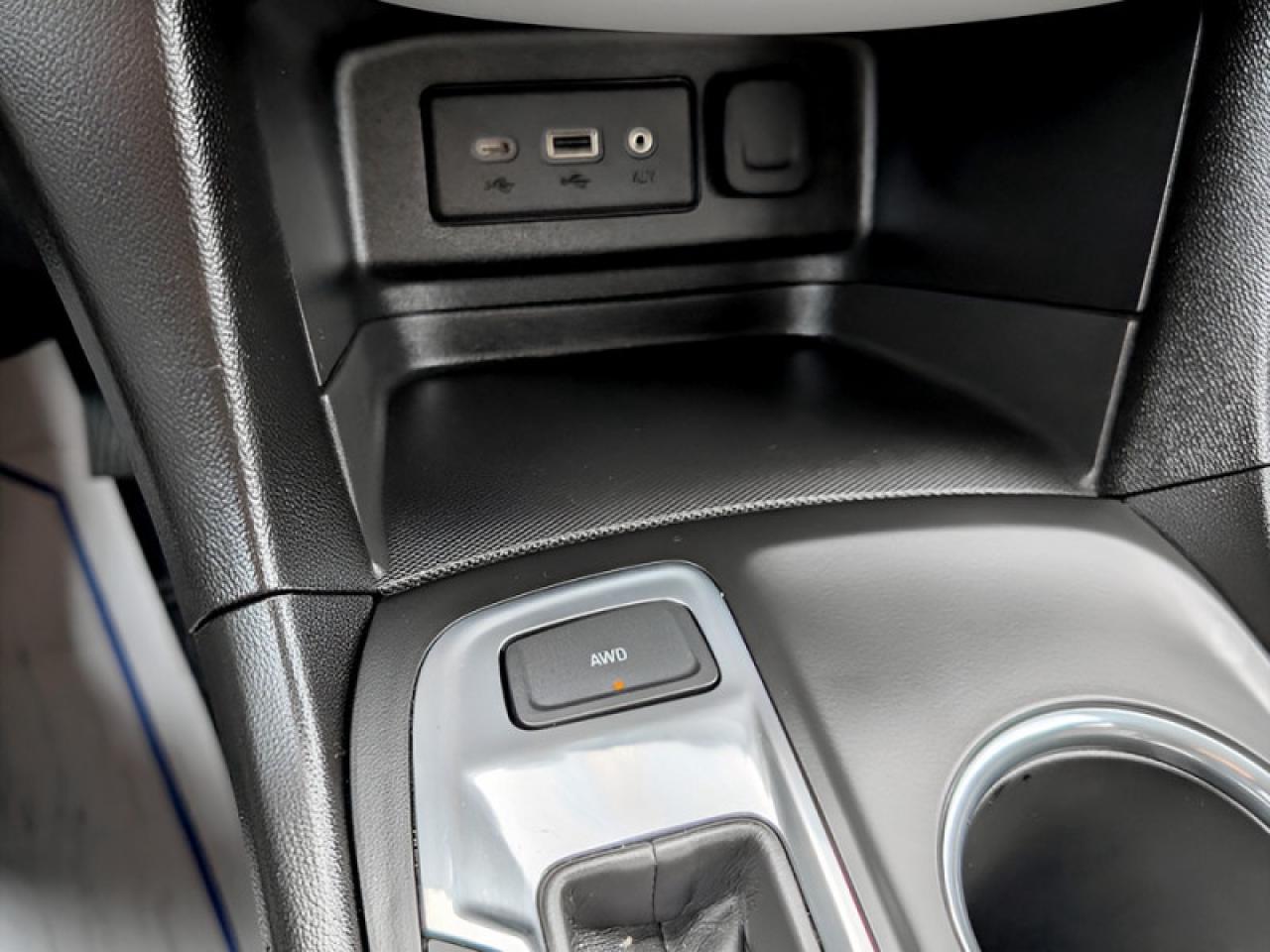 2019 Chevrolet Equinox LT w/1LT  **LOW KMS - 29 SERV. RECS.** Photo