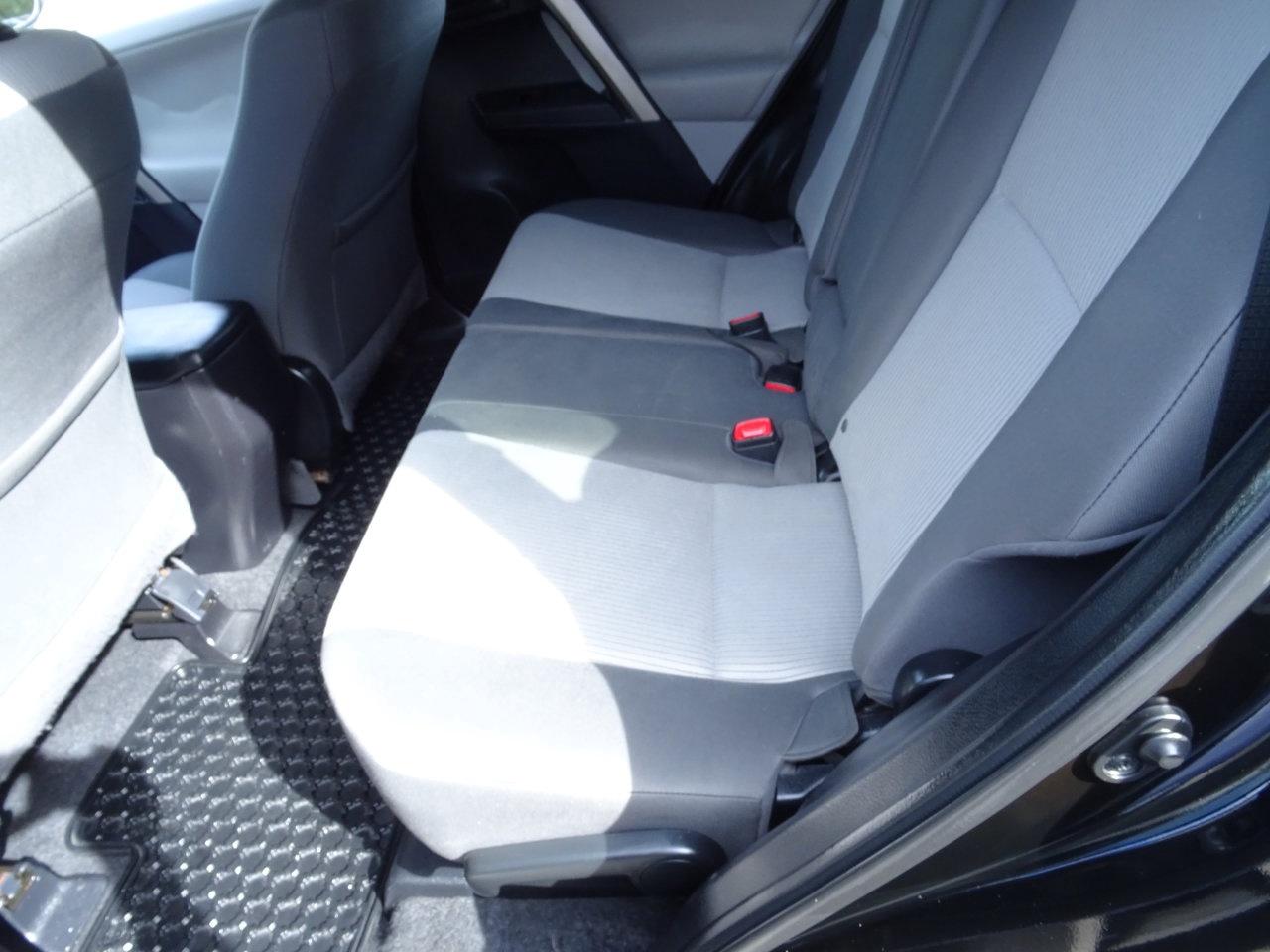 2013 Toyota RAV4 LE - Photo #9