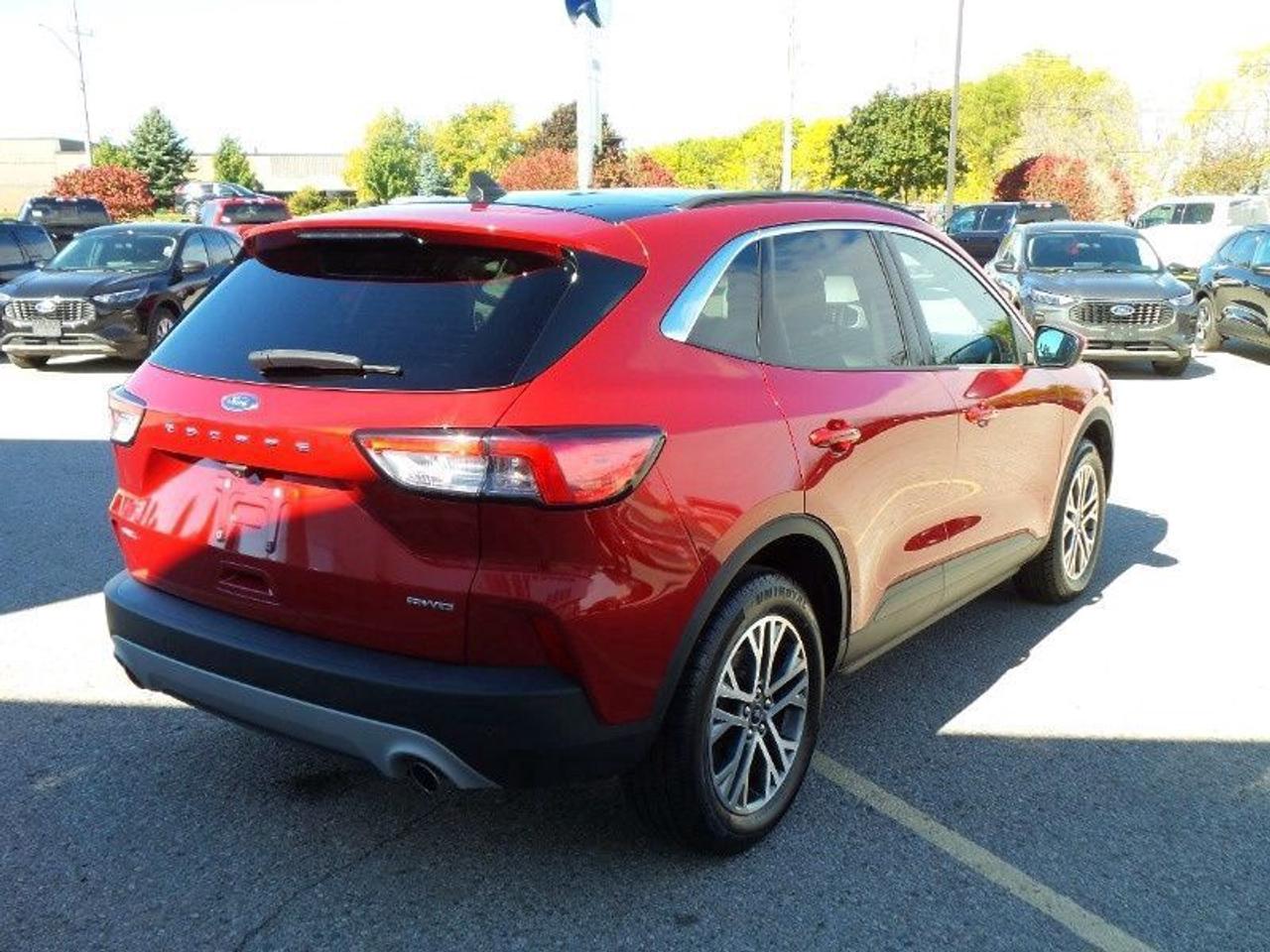 2022 Ford Escape SEL, AWD, LEATHER, PANO ROOF, NAVIGATION! Photo