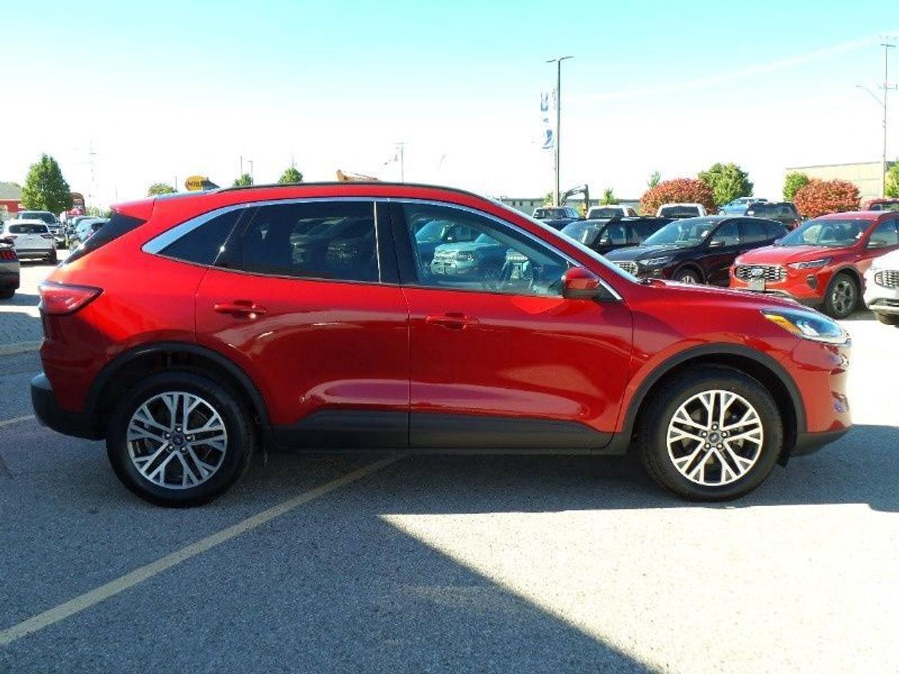 2022 Ford Escape SEL, AWD, LEATHER, PANO ROOF, NAVIGATION! Photo3