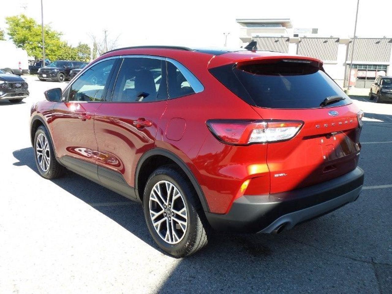 2022 Ford Escape SEL, AWD, LEATHER, PANO ROOF, NAVIGATION! Photo