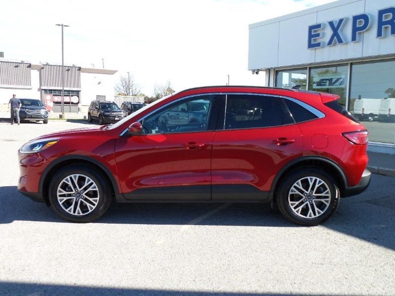 2022 Ford Escape SEL, AWD, LEATHER, PANO ROOF, NAVIGATION! Photo