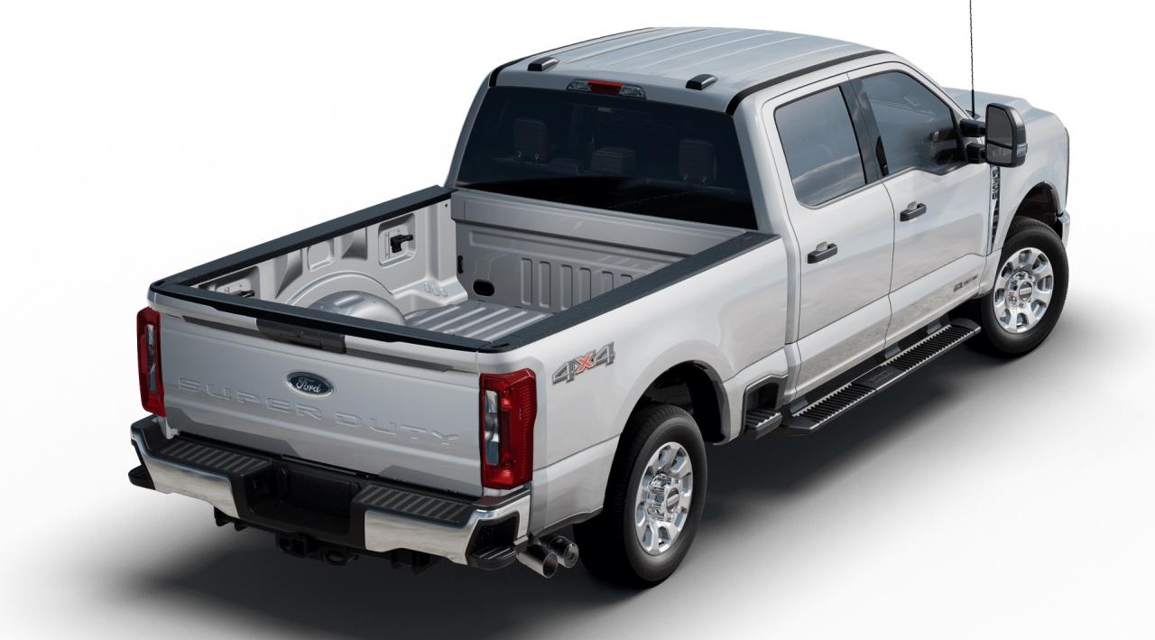 2023 Ford F-350 SuperCrew 4X4 XLT 160"WB 6.7 DIESEL Photo2
