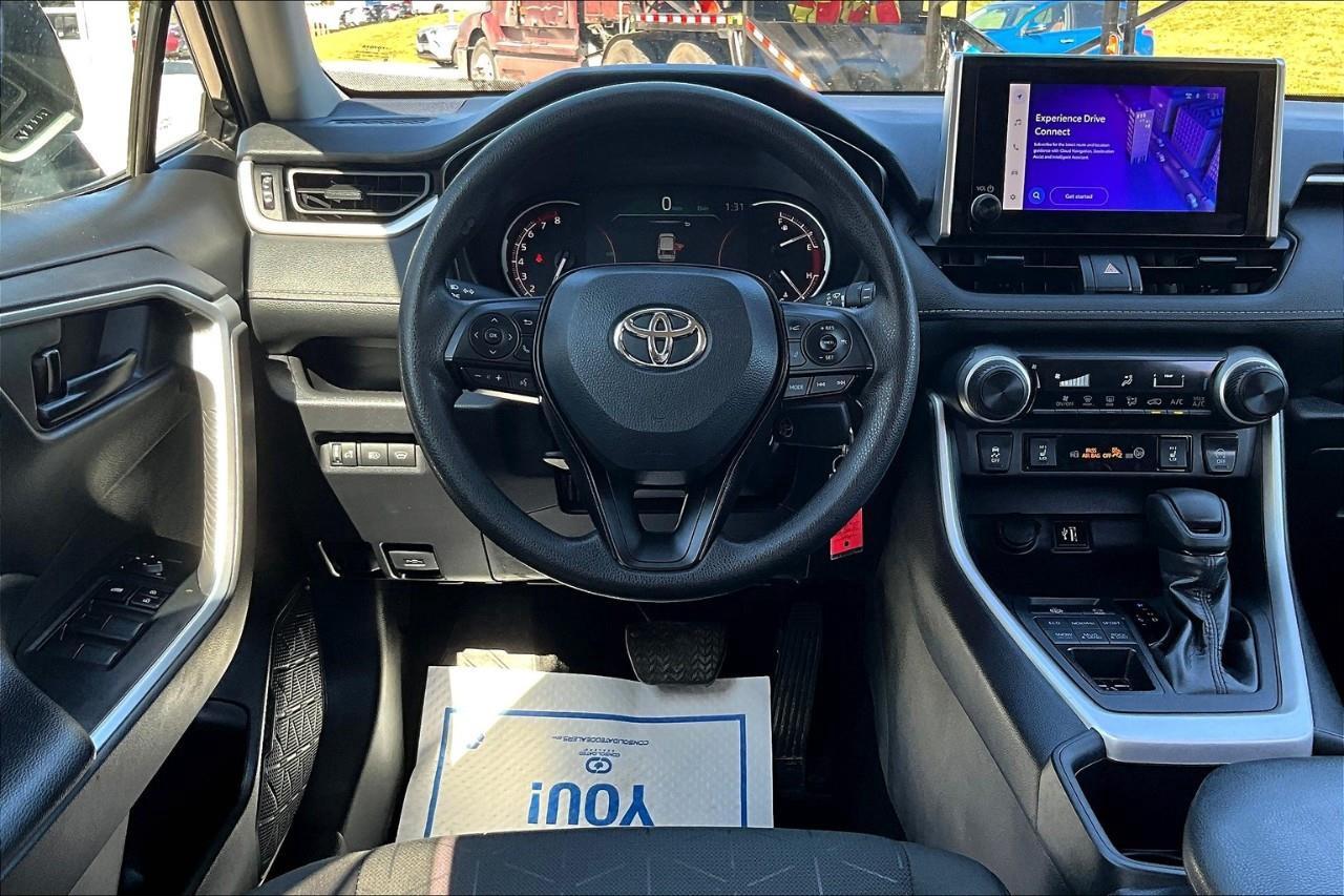 2024 Toyota RAV4 LE Photo4