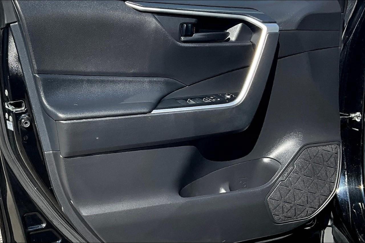 2024 Toyota RAV4 LE Photo