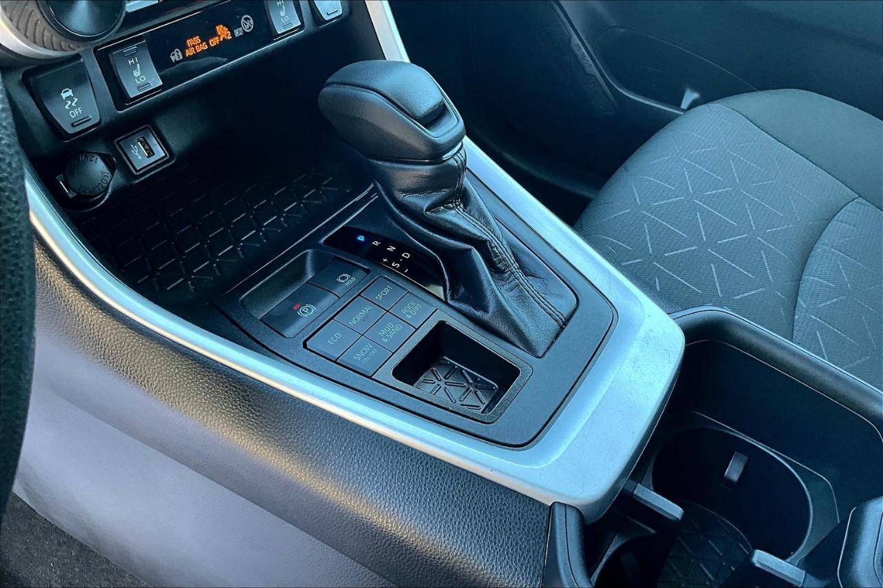 2024 Toyota RAV4 LE Photo