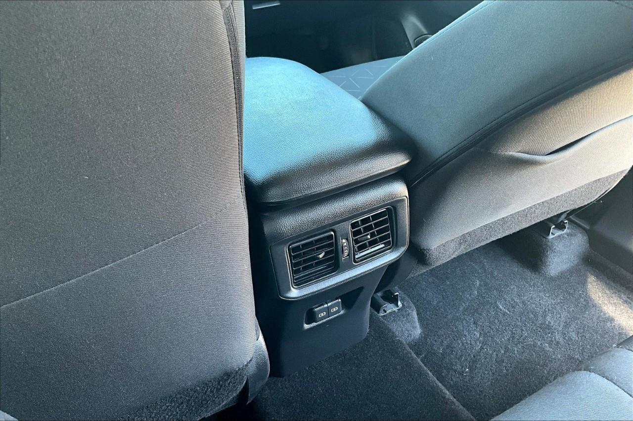 2024 Toyota RAV4 LE Photo