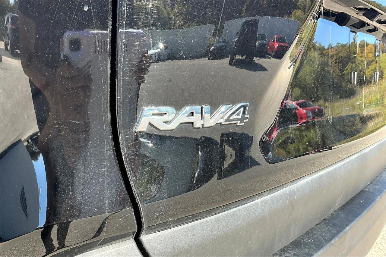 2024 Toyota RAV4 LE Photo