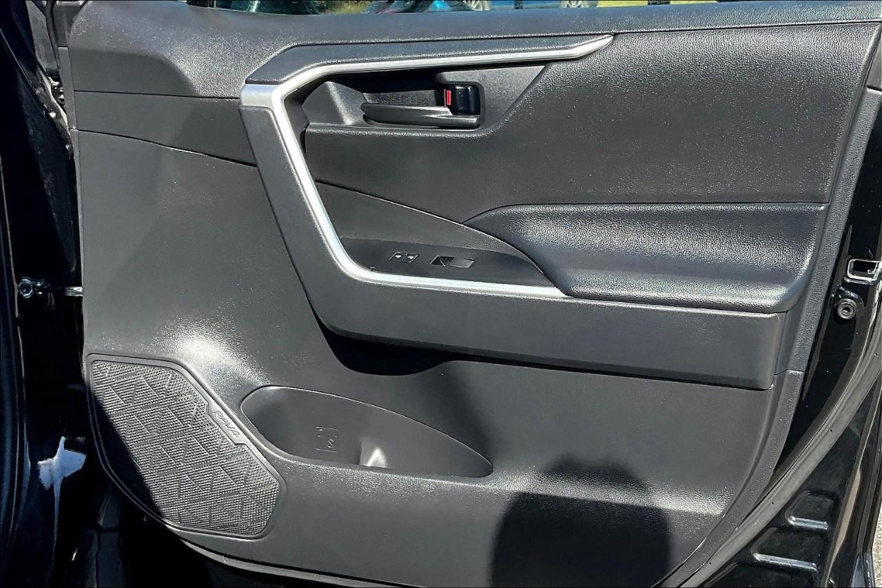 2024 Toyota RAV4 LE Photo