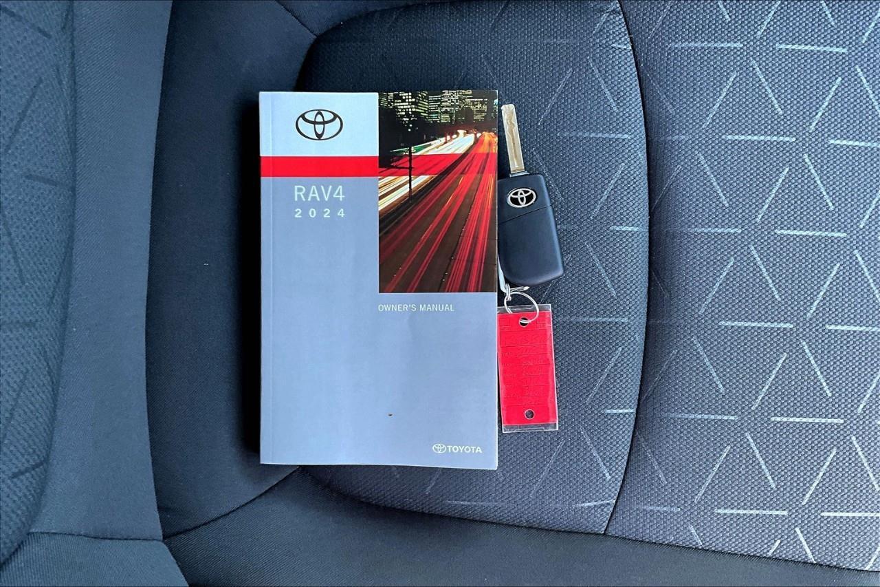 2024 Toyota RAV4 LE Photo
