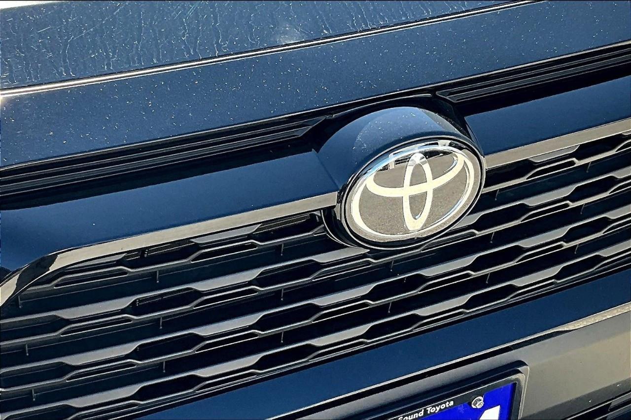 2024 Toyota RAV4 LE Photo