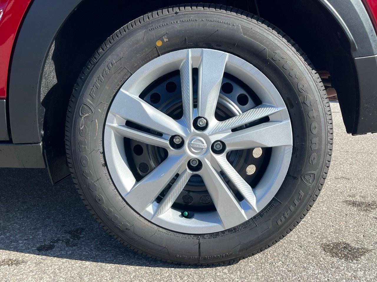 2025 Nissan Kicks Play S FWD Photo4