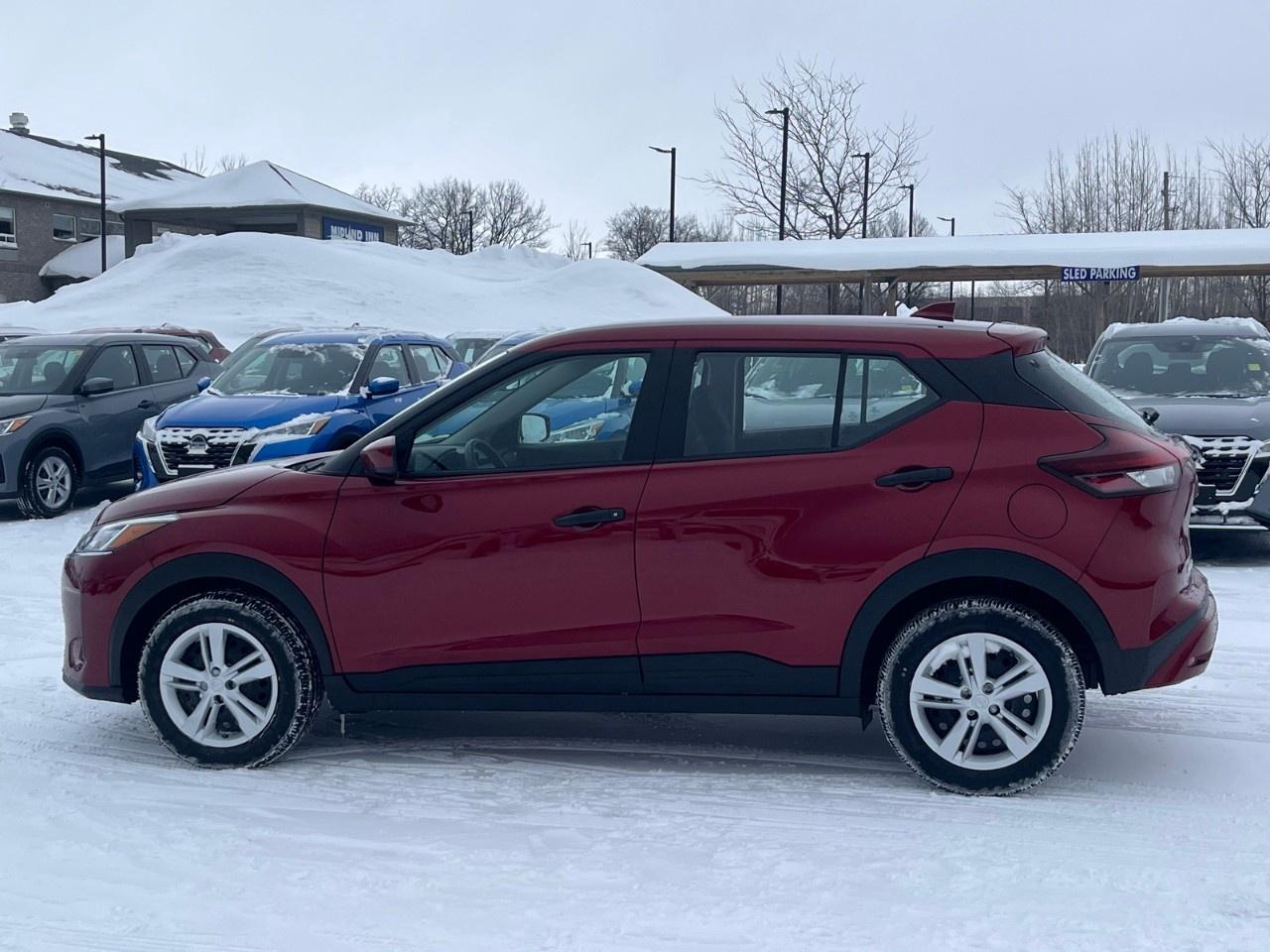 2025 Nissan Kicks Play S FWD Photo4