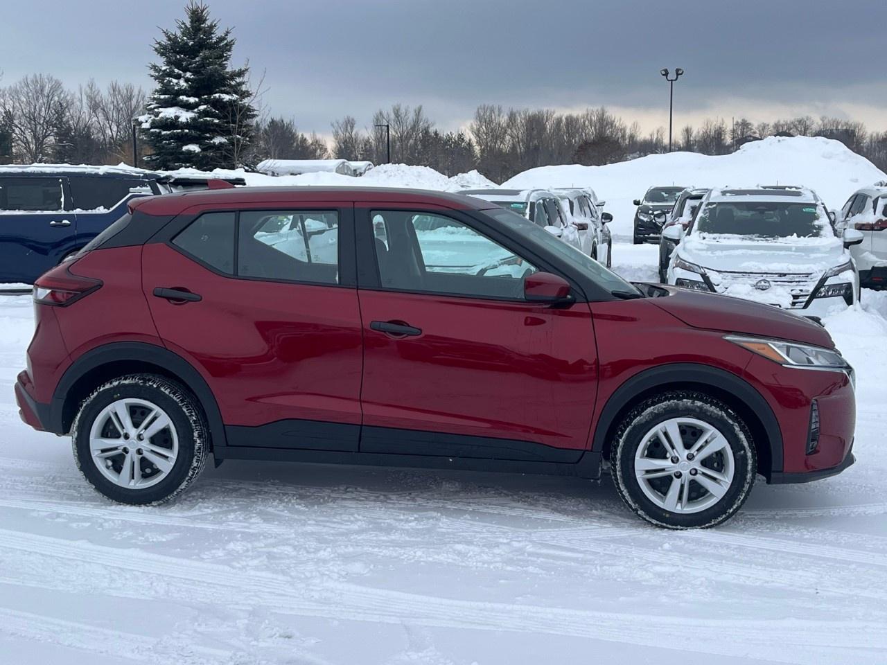 2025 Nissan Kicks Play S FWD Photo