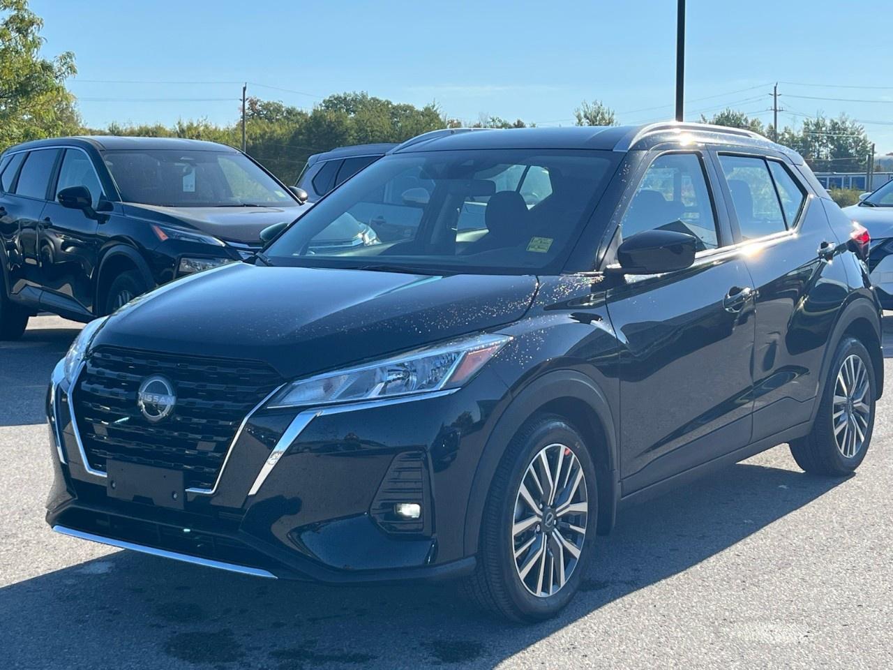 2025 Nissan Kicks Play S FWD Photo2