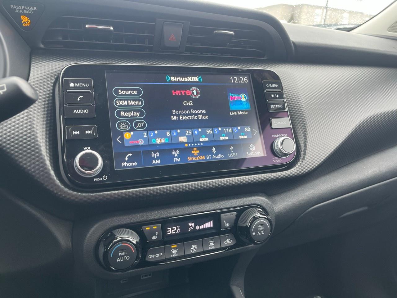 2025 Nissan Kicks Play SV FWD Photo