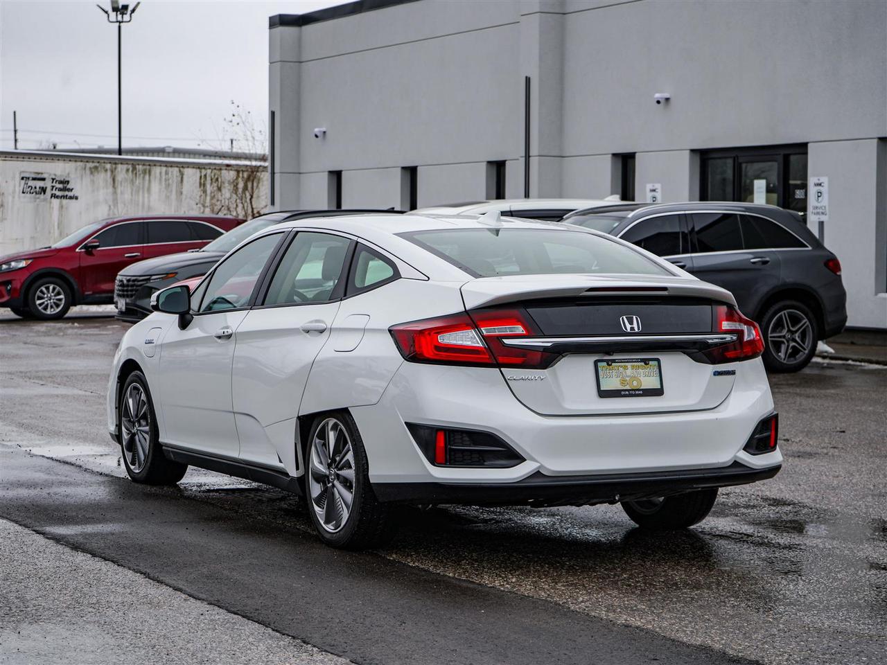 2019 Honda Clarity Plug-In Hybrid HEATED SEATS | CAMERA | 12 SERVICE RECORDS Photo