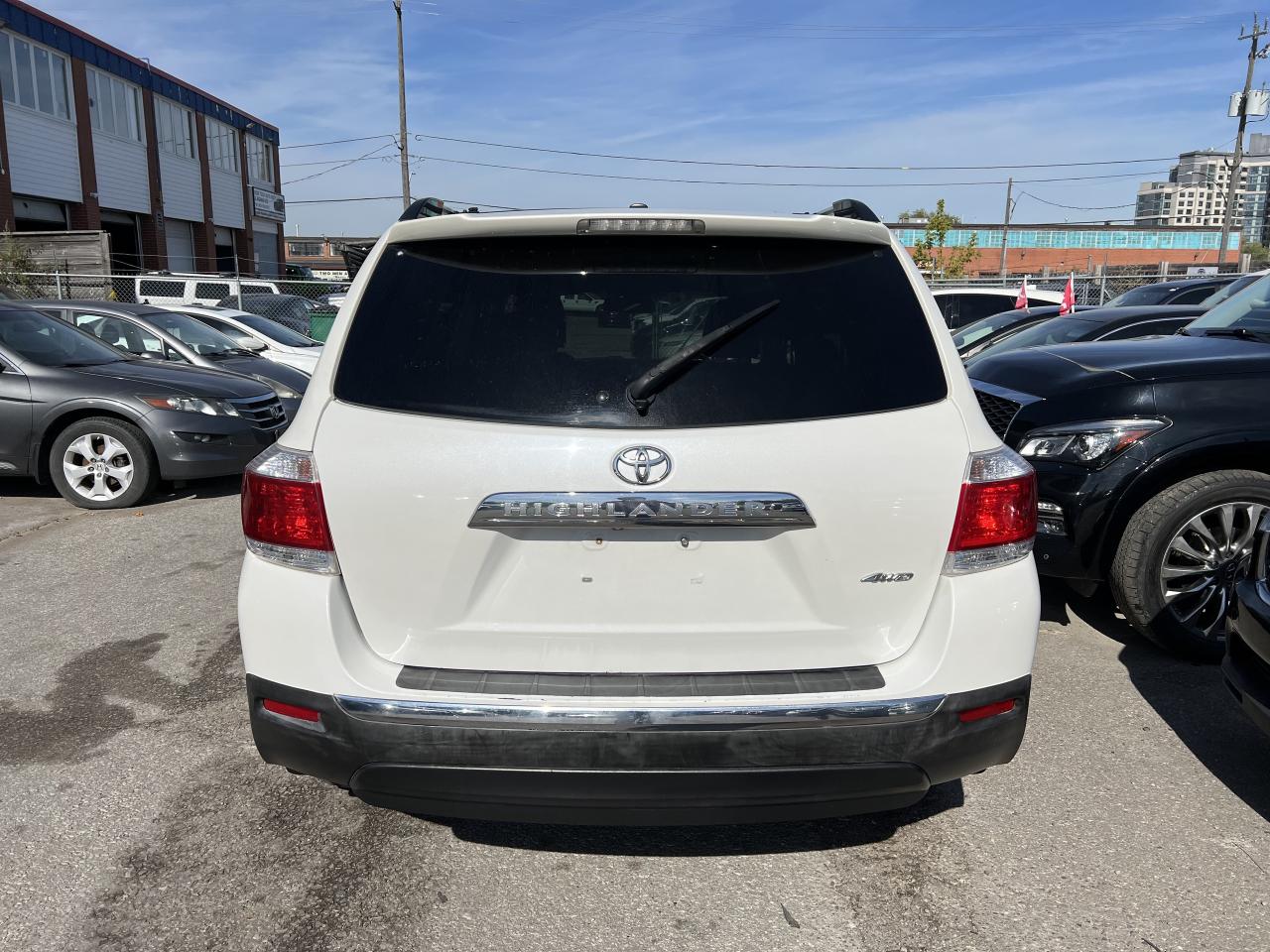 2011 Toyota Highlander LIMITED  Photo3