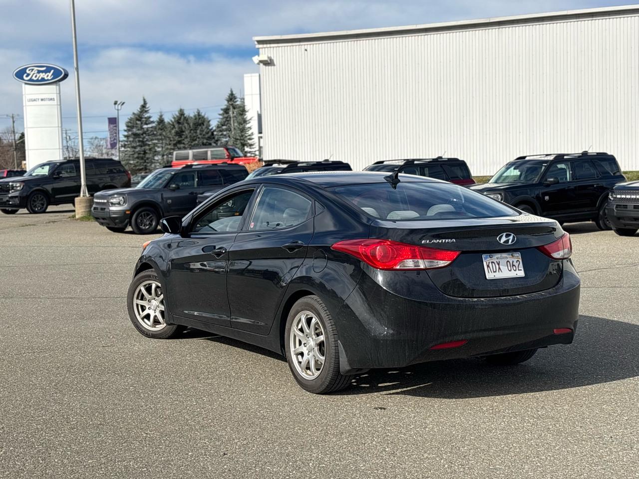 2013 Hyundai Elantra  Photo3