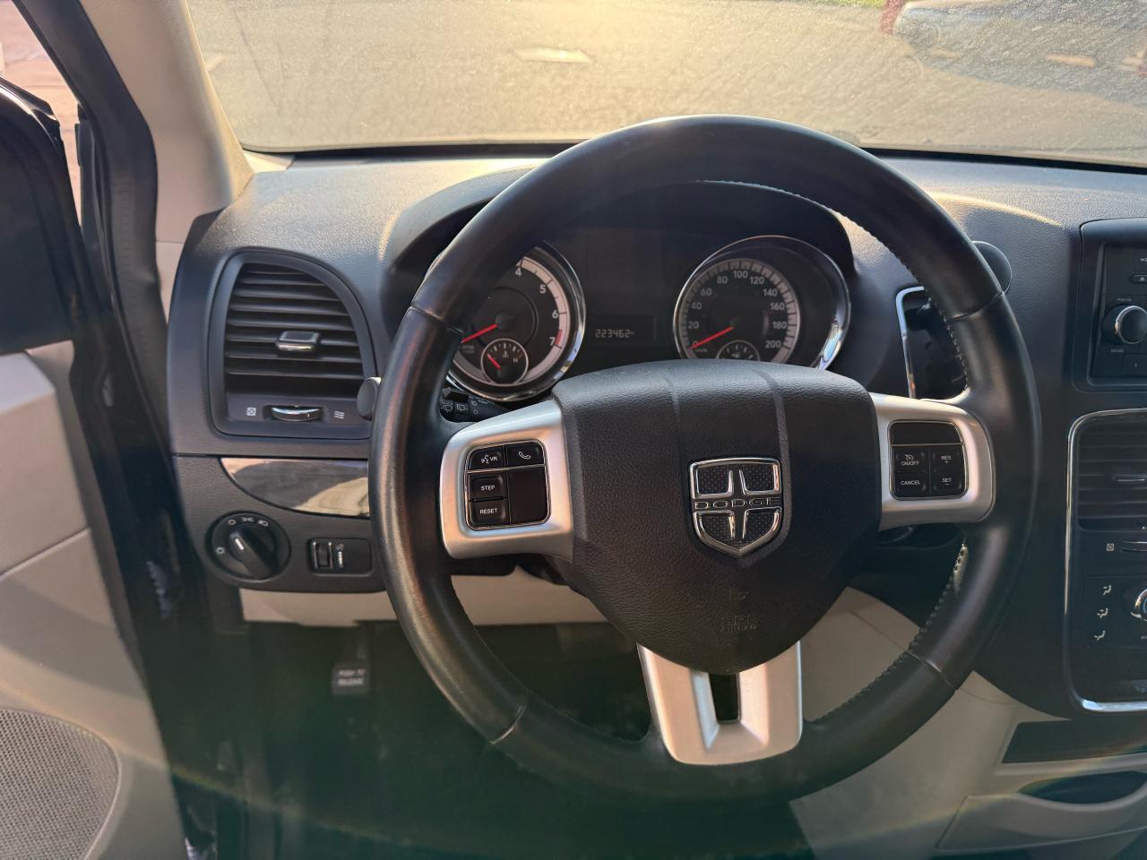 2017 Dodge Grand Caravan SXT STOWNGO - Photo #6