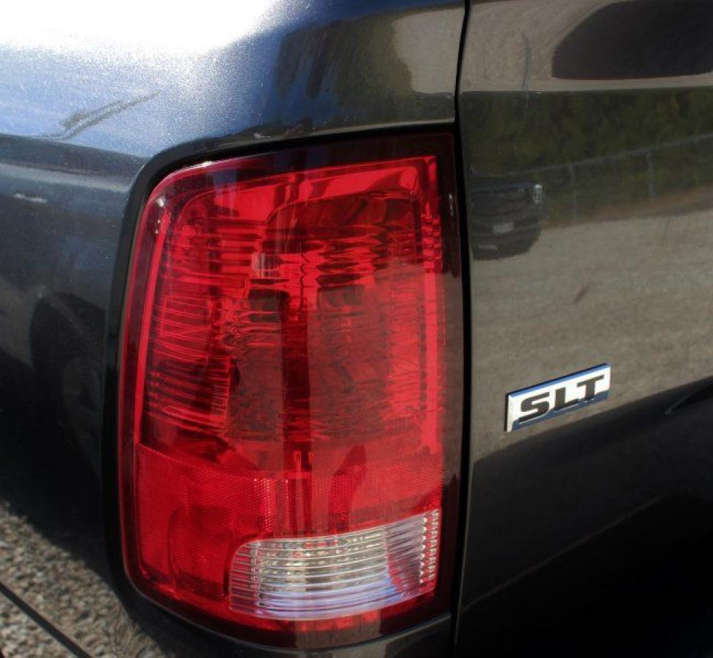 2023 RAM 1500 Classic SLT*4x4*Hemi*Six Seats*Bluetooth*Rear Cam*Boxliner - Photo #4