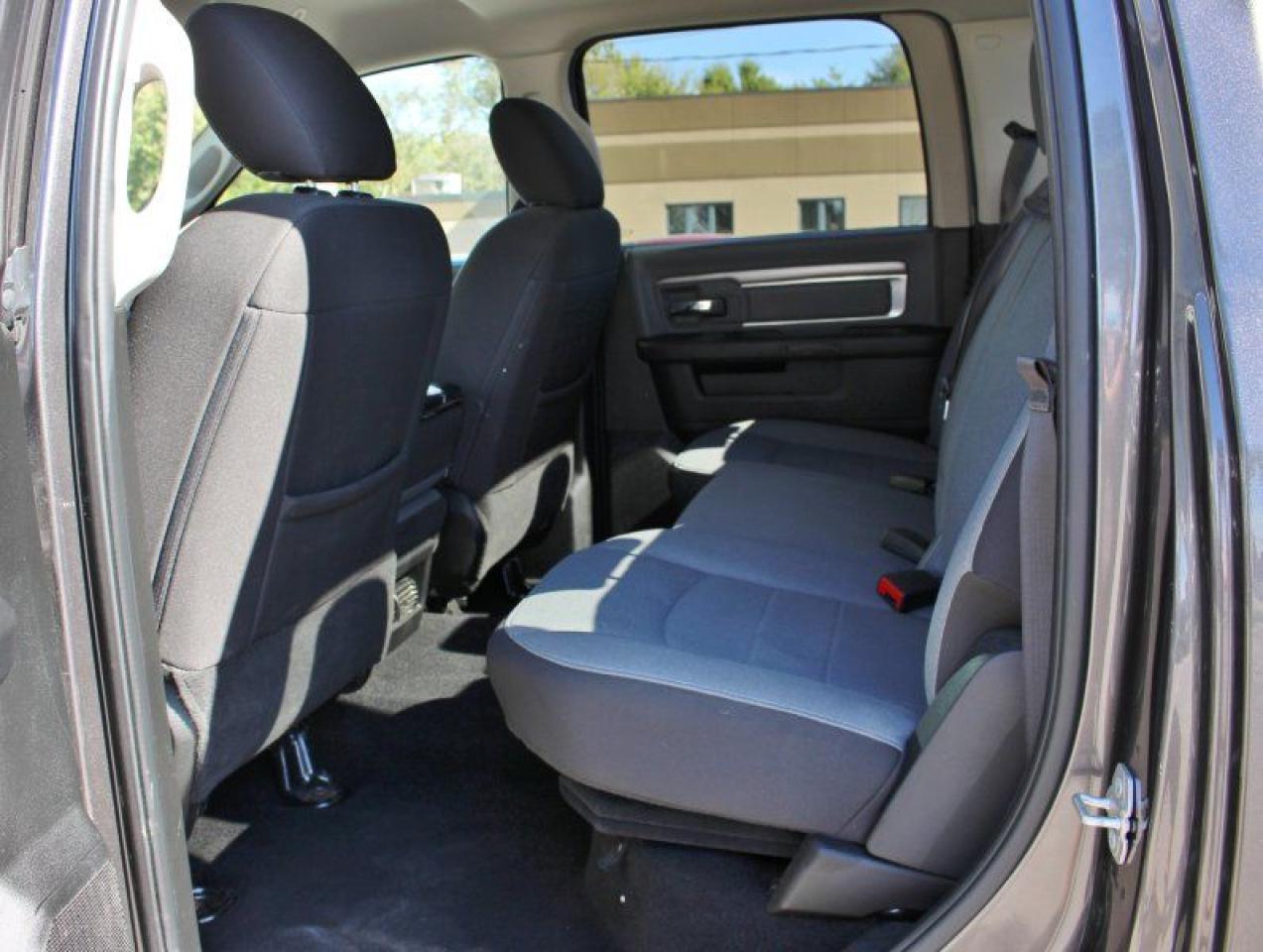 2023 RAM 1500 Classic SLT*4x4*Hemi*Six Seats*Bluetooth*Rear Cam*Boxliner - Photo #16