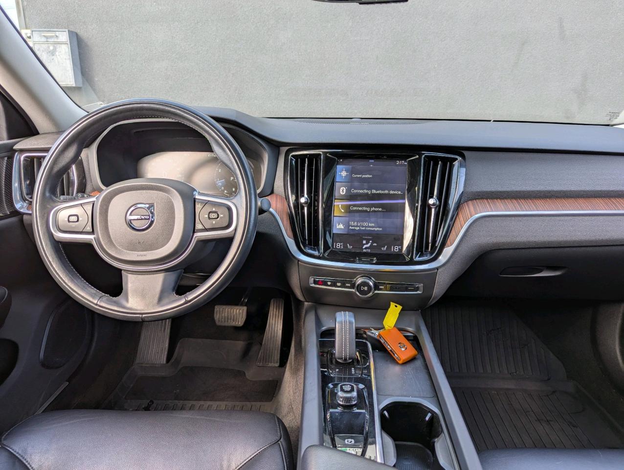 2022 Volvo S60 B5 AWD Momentum Photo4