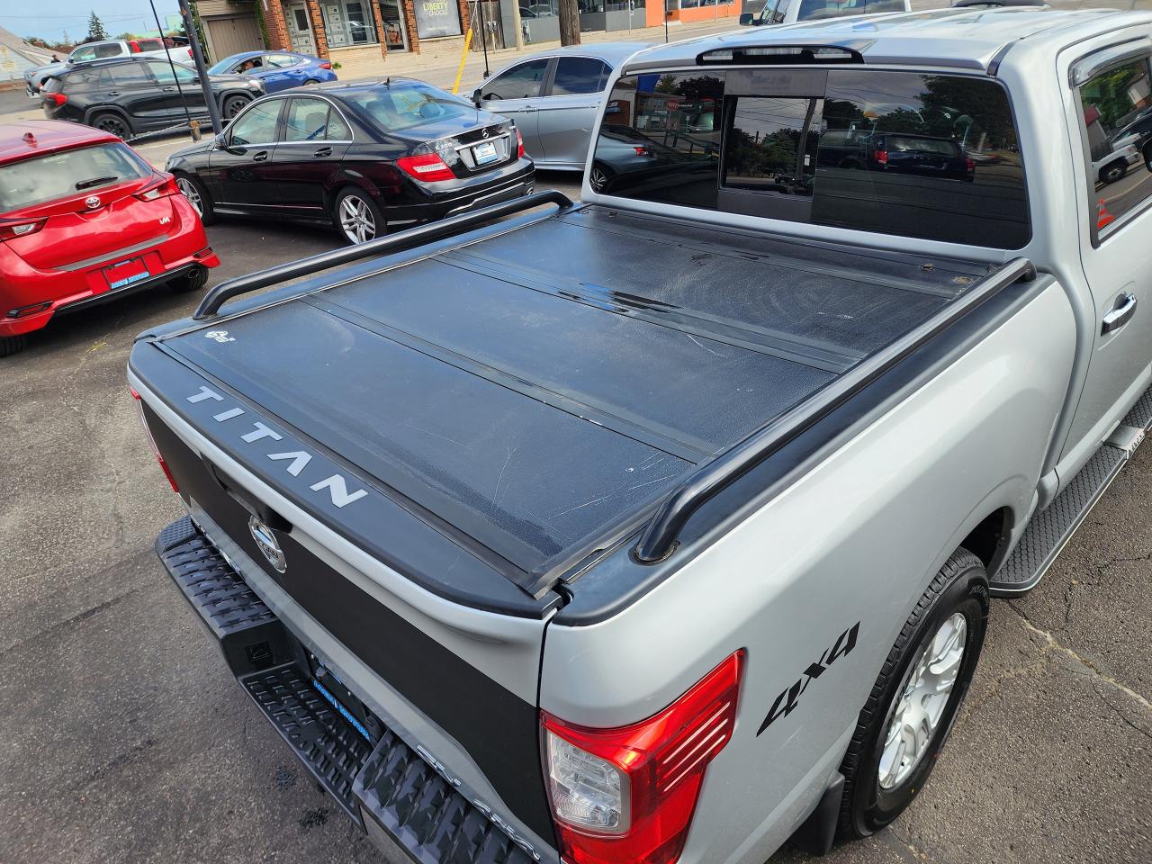 2017 Nissan Titan 4WD Crew Cab SV - Photo #12