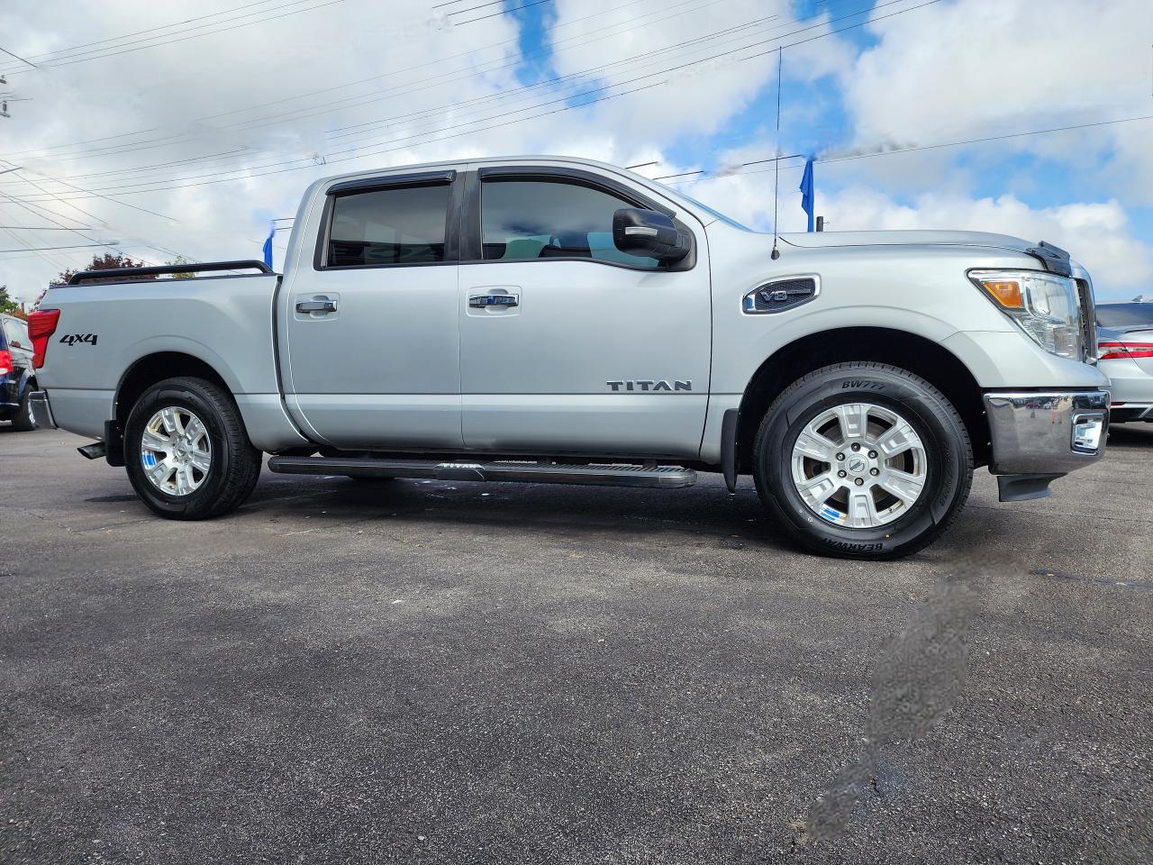 2017 Nissan Titan 4WD Crew Cab SV - Photo #6