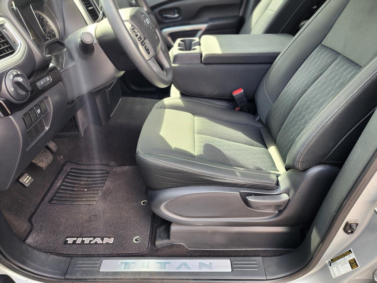 2017 Nissan Titan 4WD Crew Cab SV - Photo #15