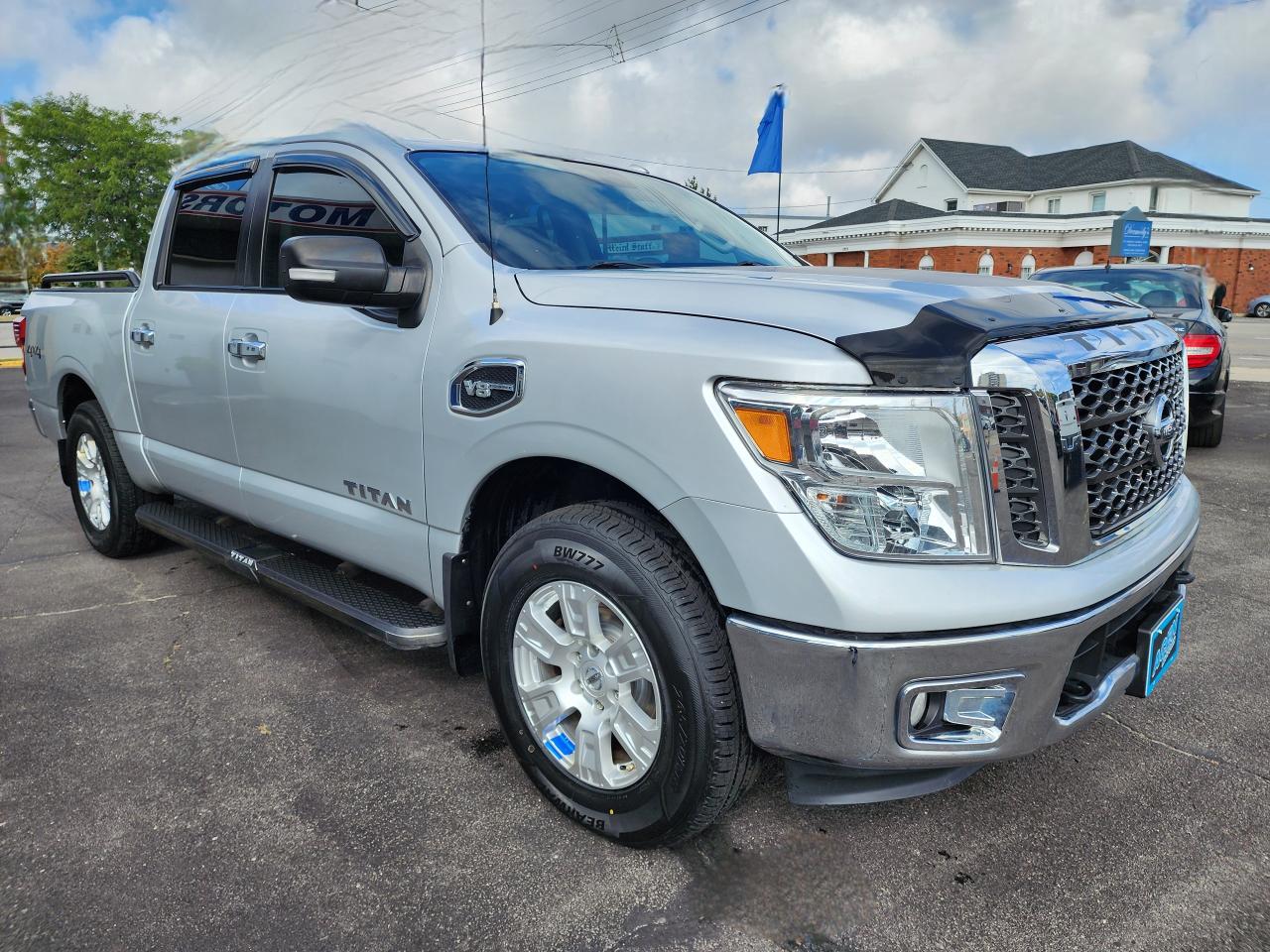 2017 Nissan Titan 4WD Crew Cab SV Photo4